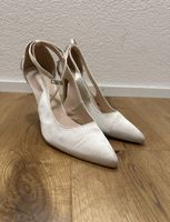 Edle Brautschuhe mit funkelnder Verzierung