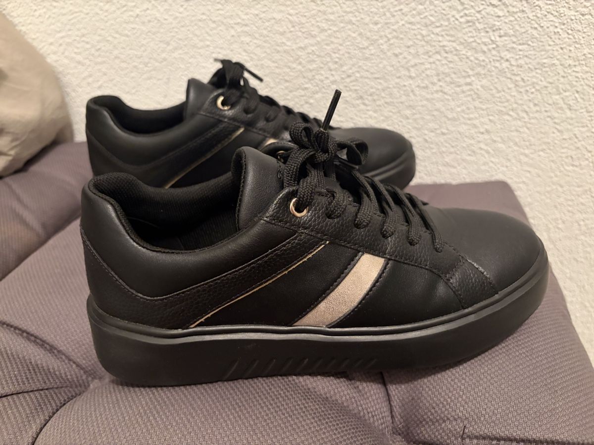 Geox Scarpe da donna: Geox Sneakers schwarz – Usato da Triesen venduto da anschi1986