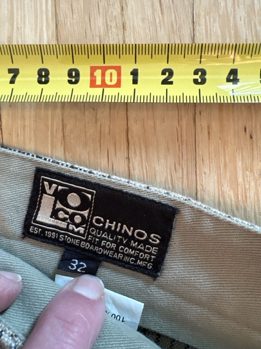 Volcom Pantaloni: Volcom Chino Bermuda shorts, Size 32, Checked Pattern – Usato da Nyon venduto da Iamher 1