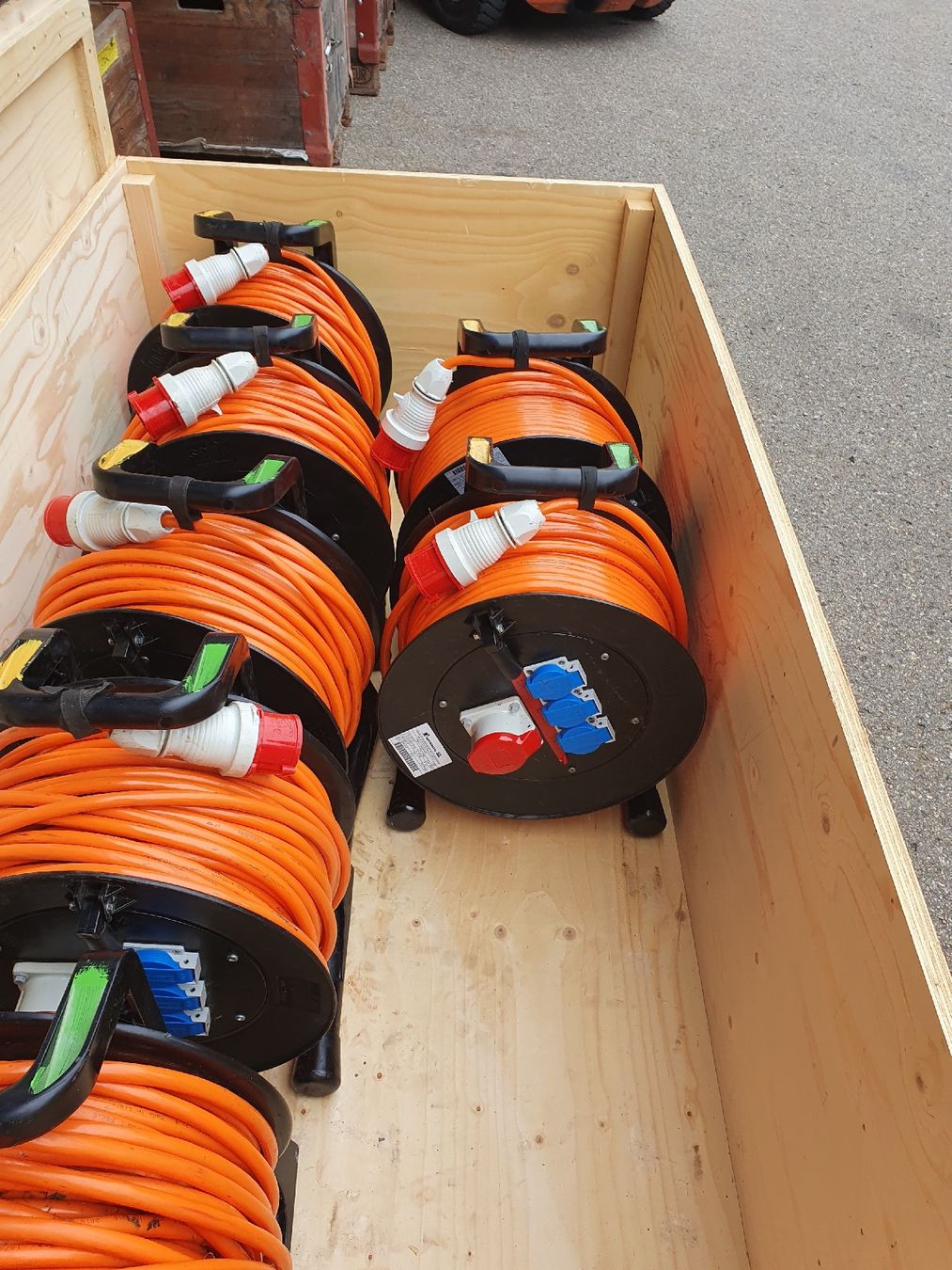 Cavi: Kabelrollen 400V, 16A 10 Stück – Usato da Boningen venduto da sam21 5