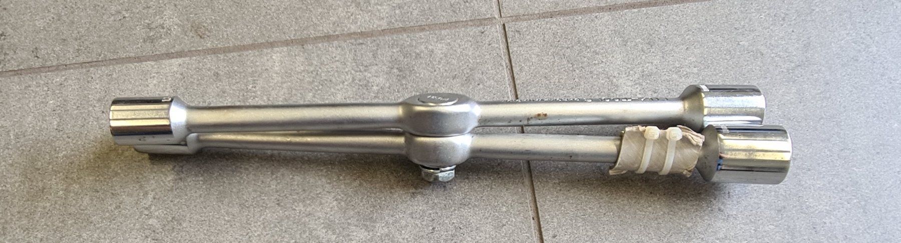 Tutti gli attrezzi: Klappbares Radkreuz – Usato da Uetendorf venduto da ATA-Deals 1