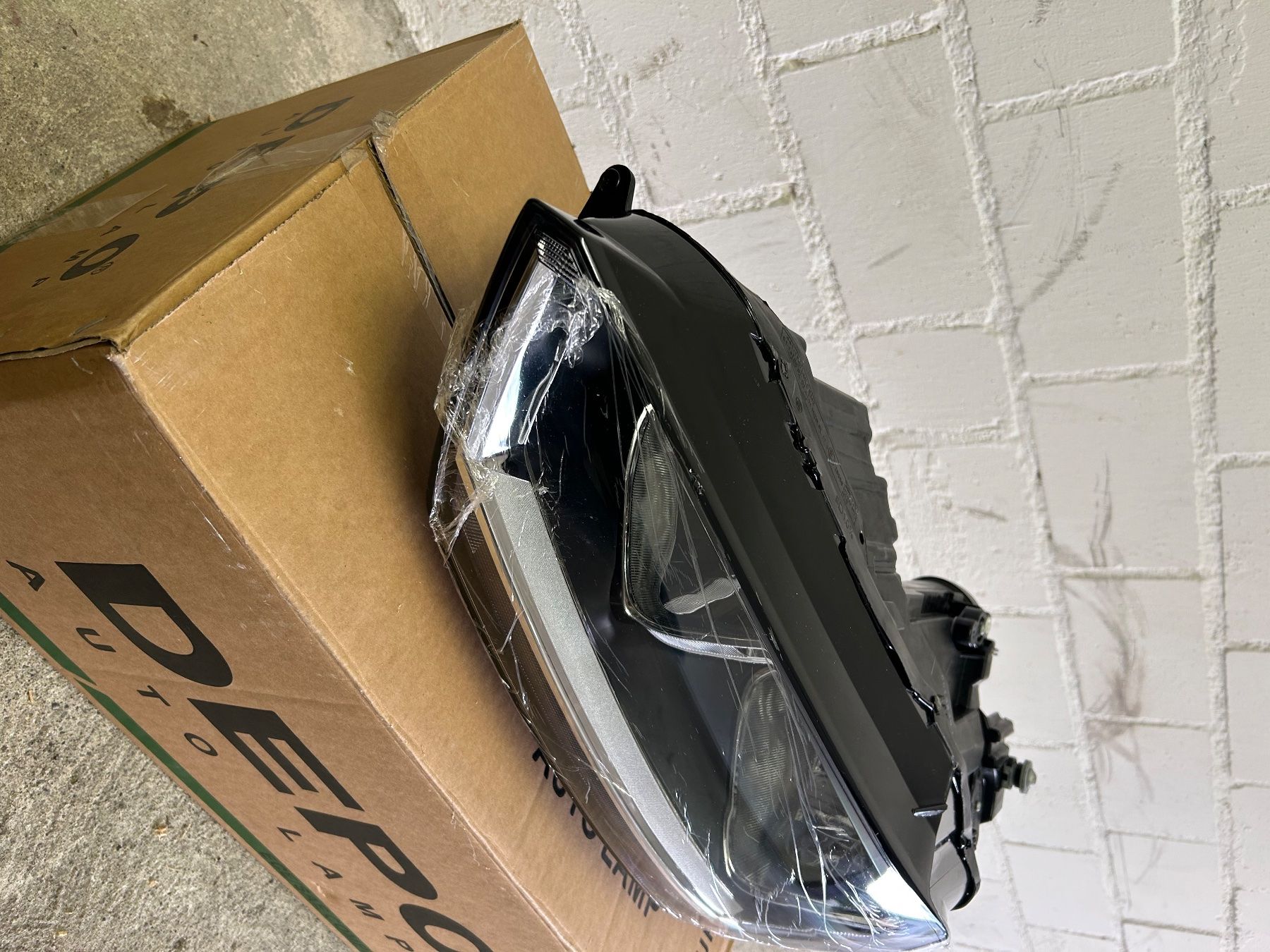 VW Scheinwerfer: Scheinwerfer Golf Sportsvan – Neu und originalverpackt aus Nussbaumen AG von bra_y5cn 1