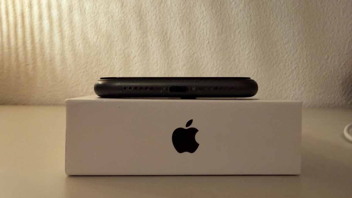 Apple Telefoni cellulari / Smartphones: iPhone 11 – Usato da Riehen venduto da kuz_v9jp 8