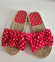 Sandales rouges à pois blancs avec nœud — Idéal été!