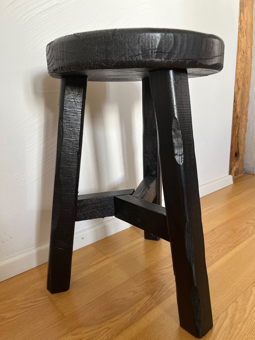 Hocker: Schwarzer Holzhocker – Gebraucht aus Richterswil von 0207lifestyle 1