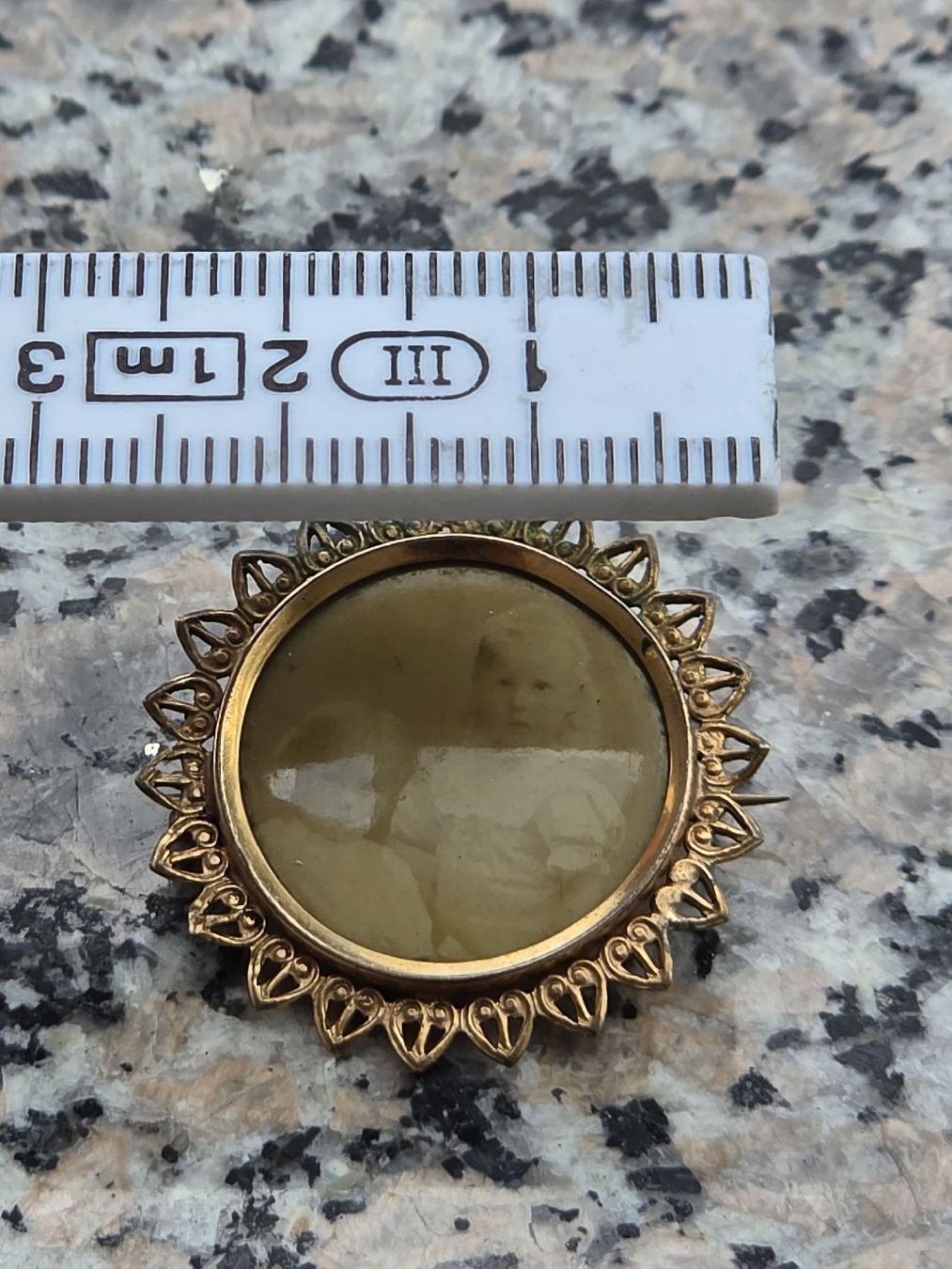 Broches & Aiguilles: Antiker Medaillon Anhänger mit Bild  – D'occasion à Mettlen par elios0888 8
