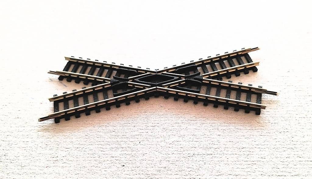 Trix Modellini di ferrovie: Minitrix Kreuzung 30° – Usato da Zuerich venduto da Gerri57 1