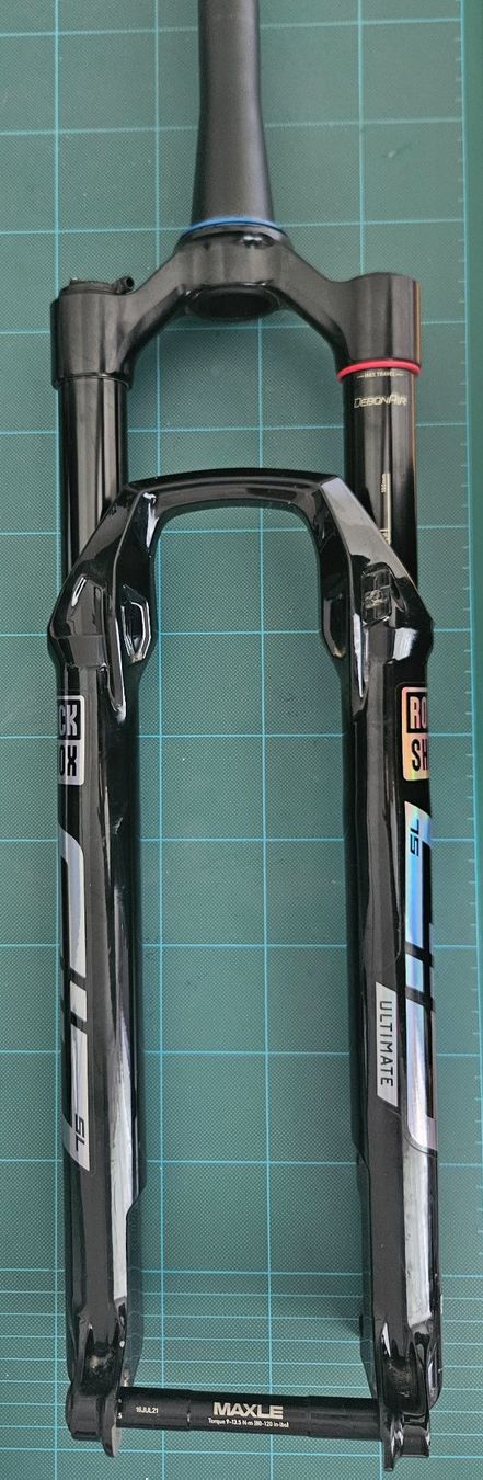 Rockshox Ersatzteile: RockShox SID SL Ultimate + SIDLuxe Ultimate + Twistloc – Gebraucht aus Uetikon am See von keltxo