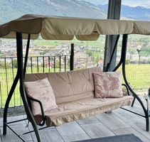 Gartenschaukel 3-Sitzer beige mit Dach guter Zustand