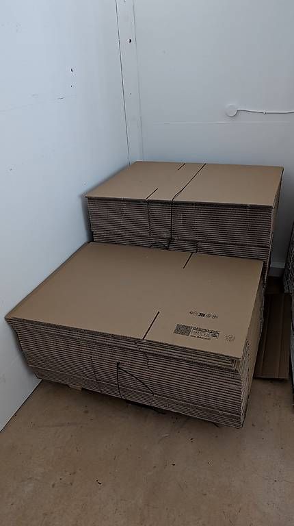Cartoni: Umzugskartons (Neu) – Nuovo e nell'imballaggio originale da Oberweningen venduto da Stux84