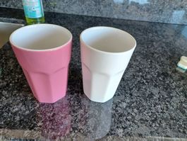 2× Caffè Tiamo Tassen gross – weiss & rosa