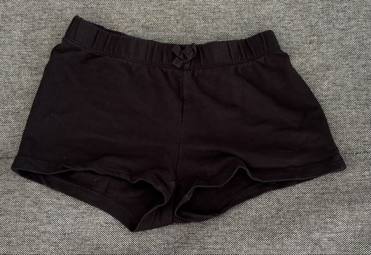 H&M Pantaloni: Schwarze Shorts, Grösse 116 – Usato da Jegenstorf venduto da Annina0506