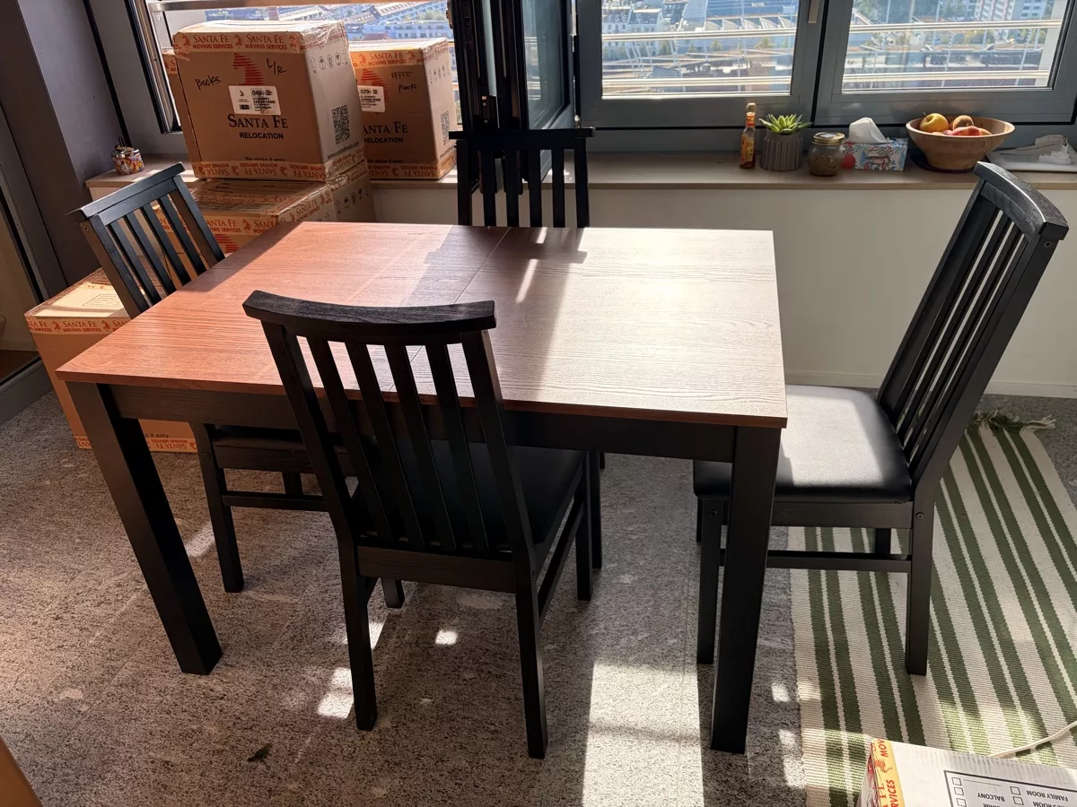 Ikea Tischset: Extendable Dining Table with chairs – Neu (gemäss Beschreibung) aus Zürich von sal_bkx8