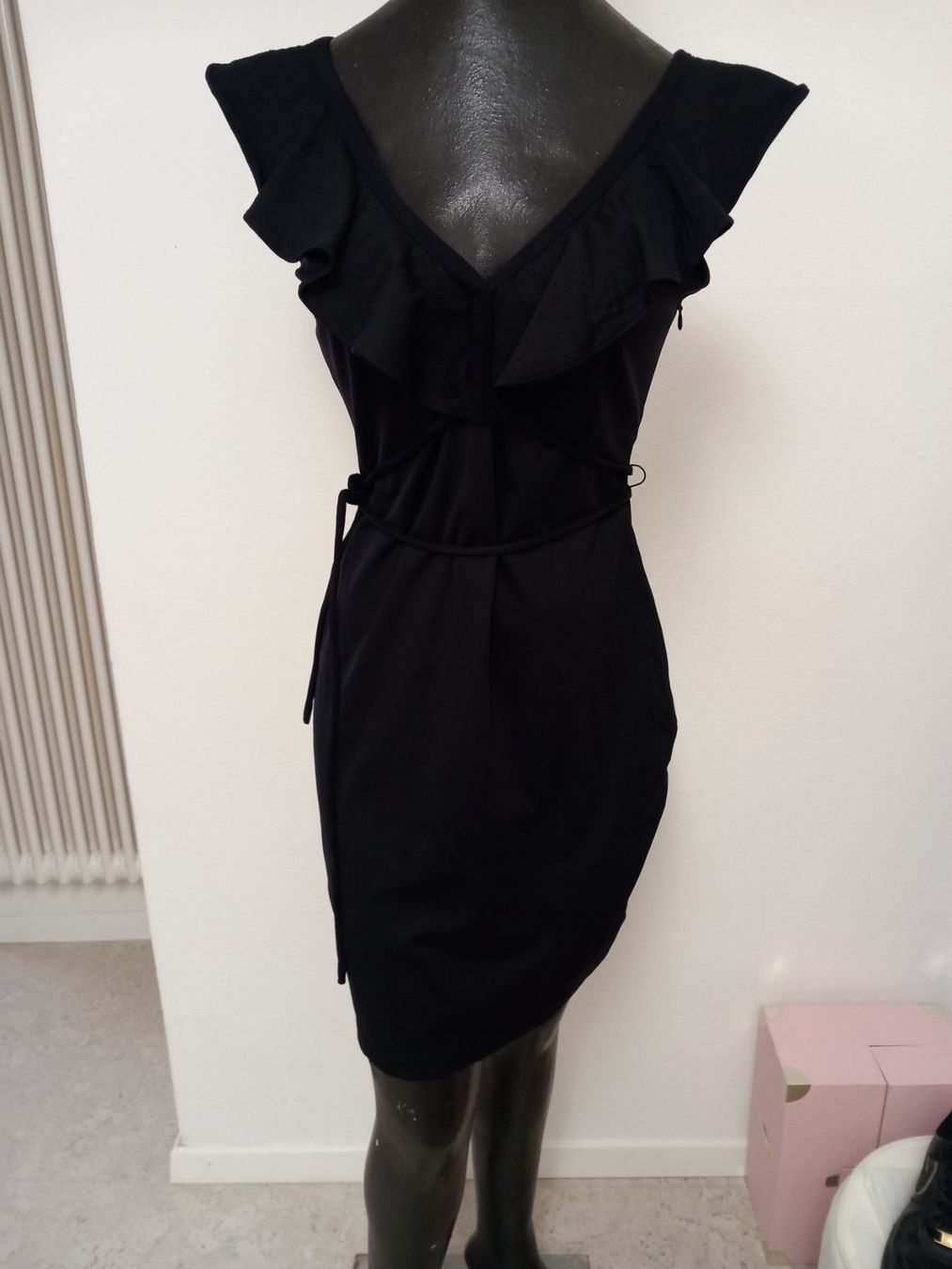 Guess Vestiti: GUESS Kleid Neu – Nuovo e nell'imballaggio originale da Triengen venduto da angel112