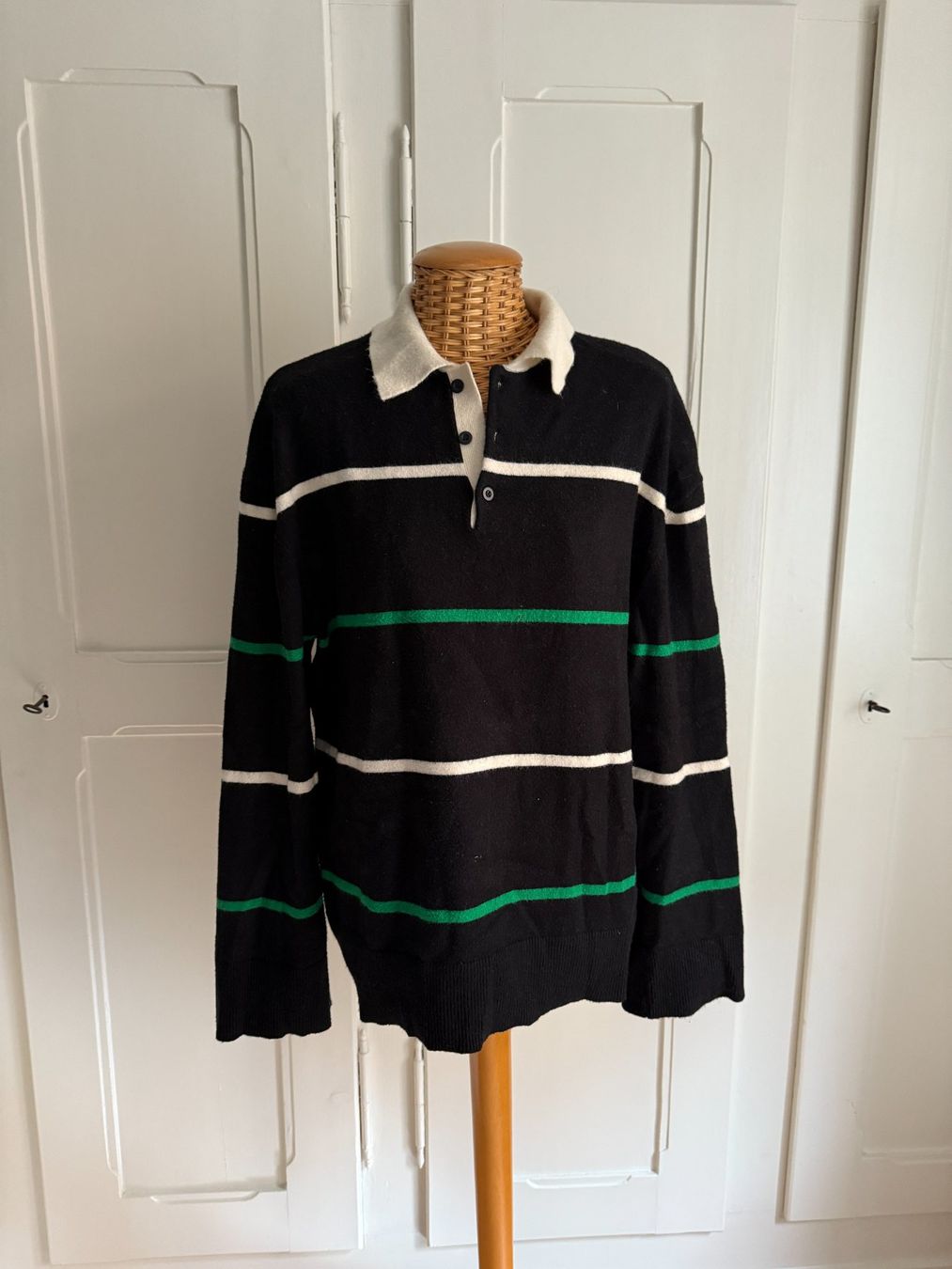 Na-kd Pullover & Sweatshirts: NA-KD - Strickpullover schwarz gestreift M – Gebraucht aus Zürich von Diazaio