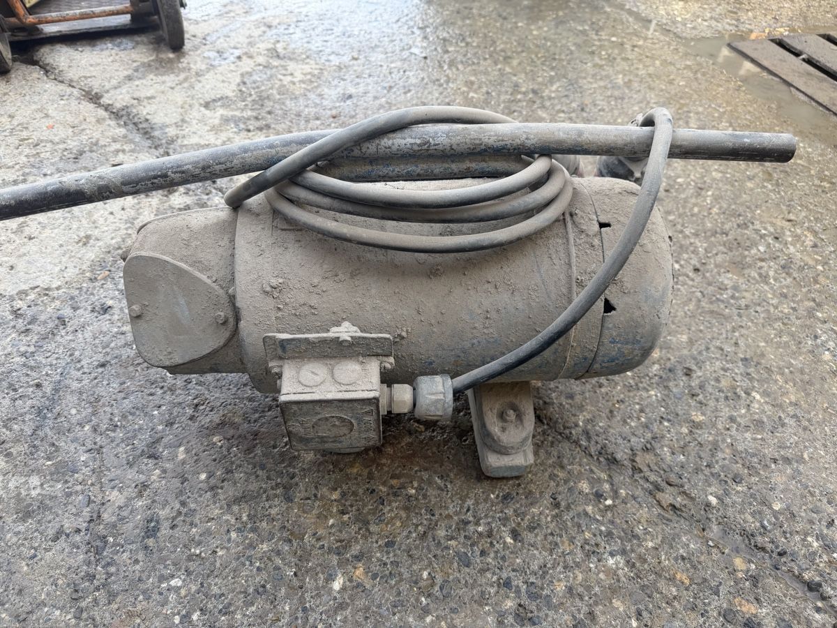 Tutte le macchine: Betonvibrator  – Difettoso da Niederbipp venduto da baggerch