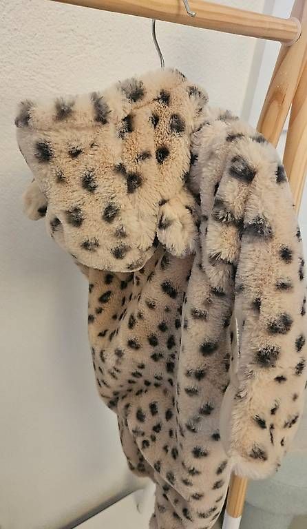 H&M Strampler: Flauschiger Overall Leopard Grosse 68 – Gebraucht aus Strengelbach von Ciinci 1