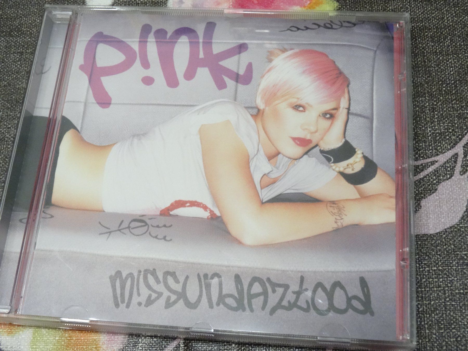 CDs: Pink - Missundaztood CD – Gebraucht aus Olten von Disc-Ausverkauf
