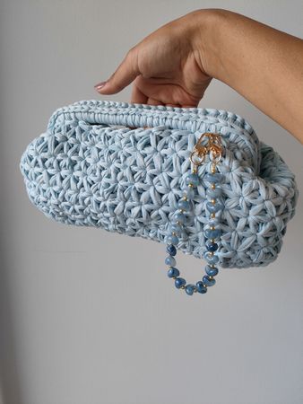 Borsa artigianale all'uncinetto