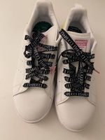 Zwei Paar Adidas-Schuhe in Grösse 39.5