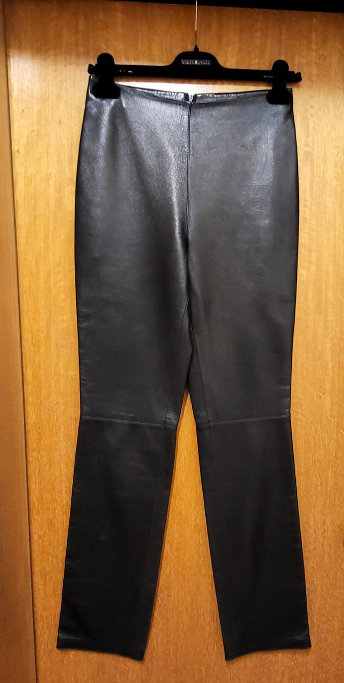 Versace Hosen: Pantalon vintage Gianni Versace en cuir – Neu und originalverpackt aus Massagno von car_fj8m