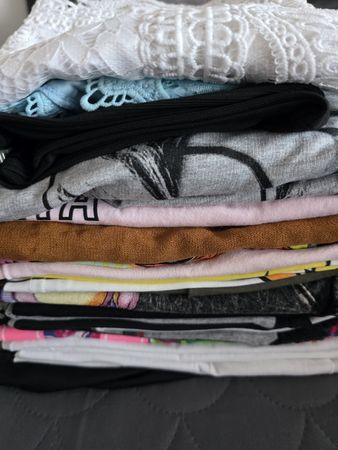 24-teiliges Damen Kleiderpaket XS/S – Nike, Alpha, Tommy H.