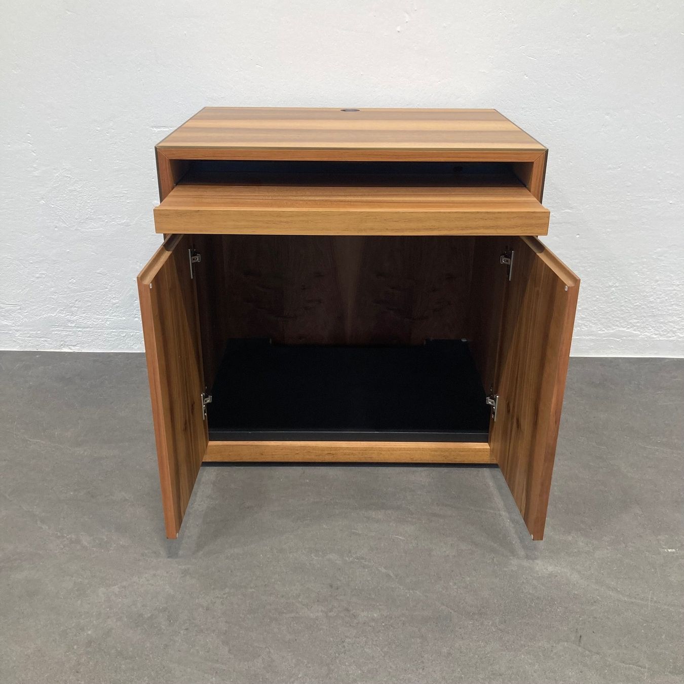 Armadi: Top Design Exclusiv One Roll-Sideboard – Usato da Schönenwerd venduto da mcofficeshop 1