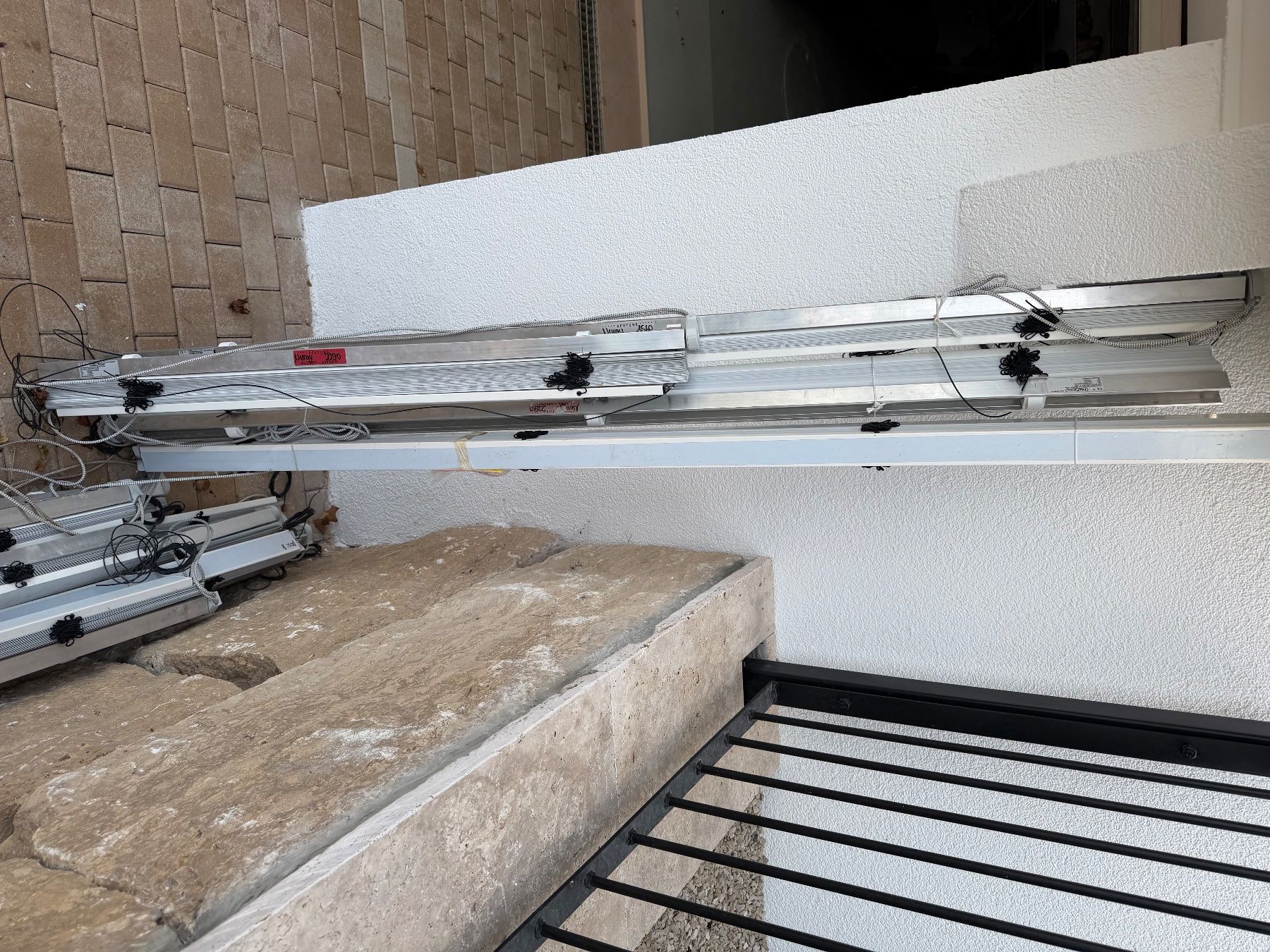 Marquises: Fensterrolladen – D'occasion à Bellikon par dso_l8md