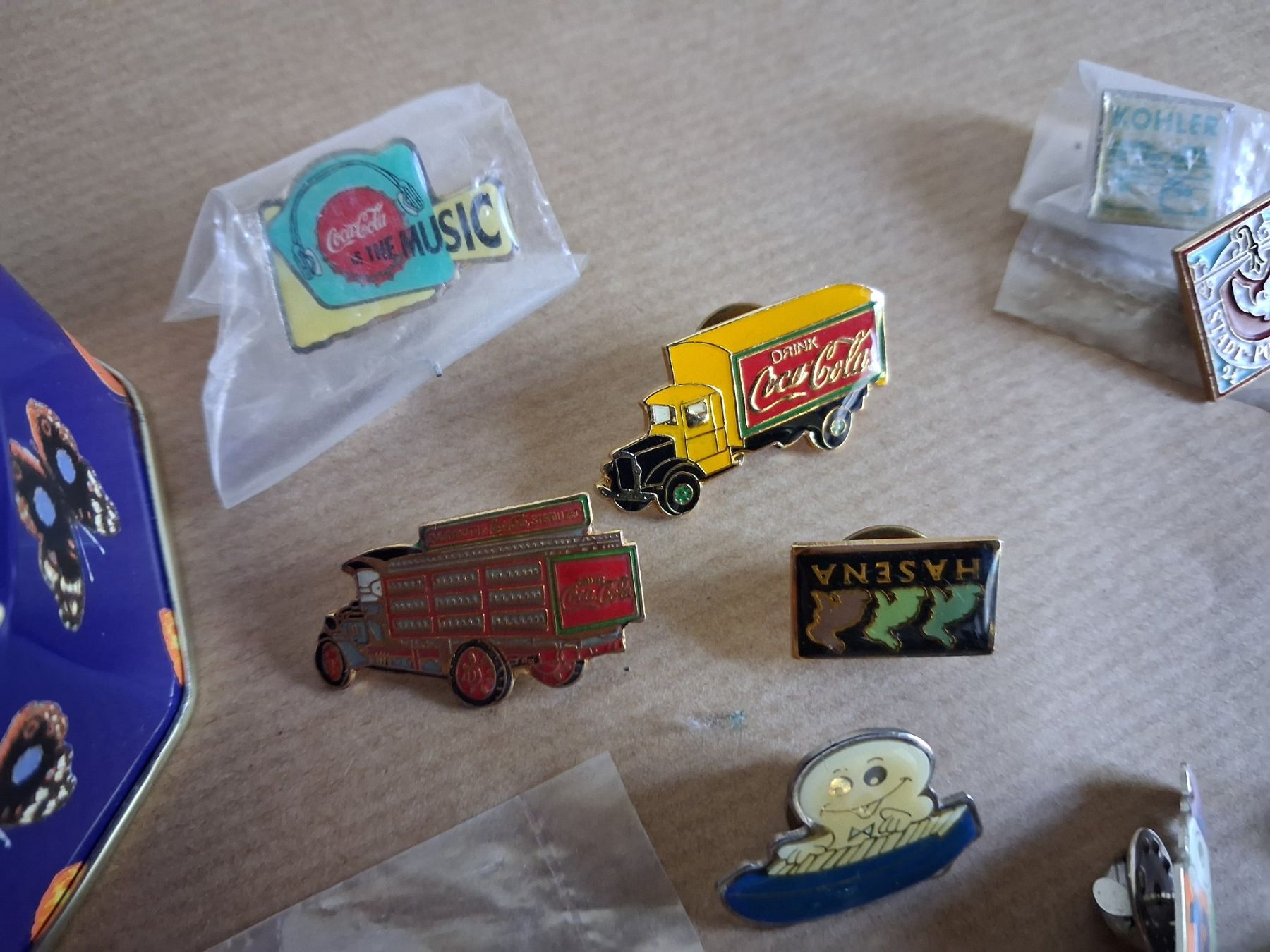 Placchette & Badge: b/ 100+ Pins mit Verschluss. Gemäss Bildern – Usato da Hagendorn venduto da siwasi3 2