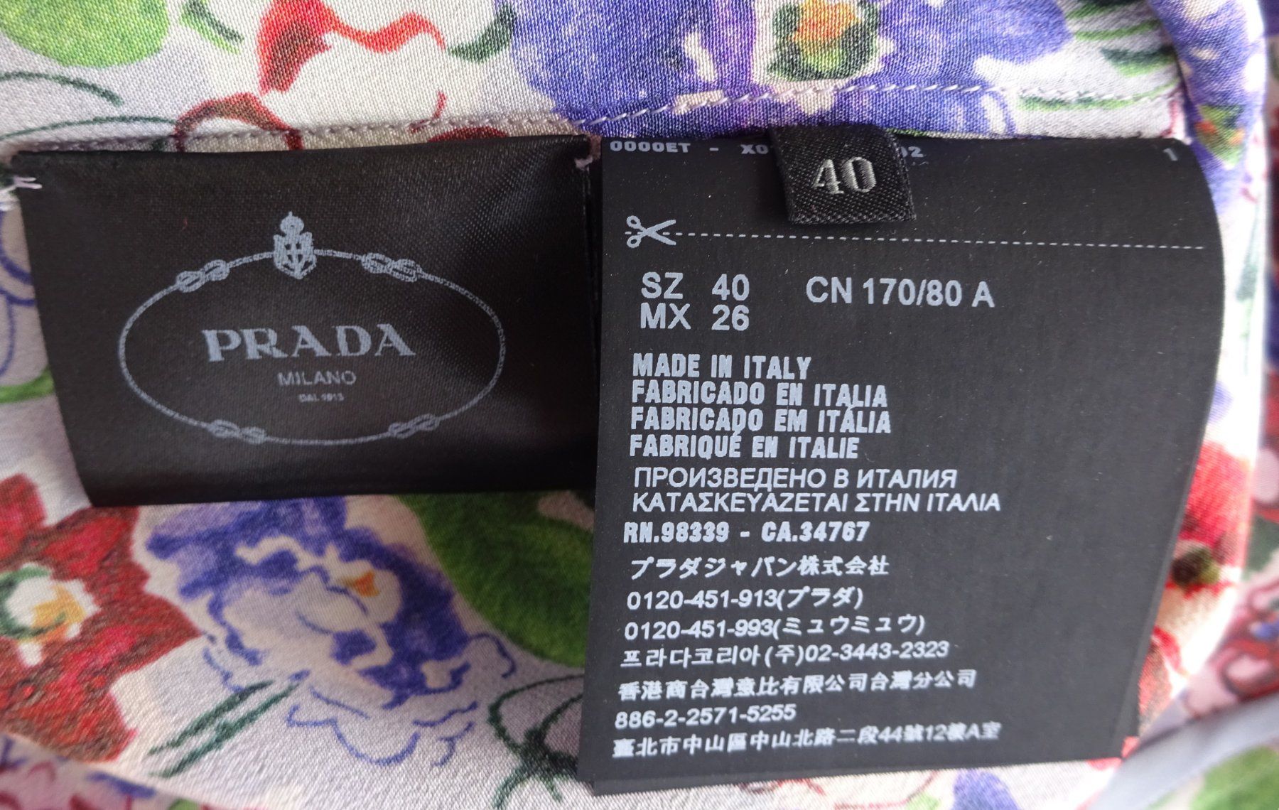 Prada Camicette: PRADA Originale e Nuova! camicetta 100% seta! taglia 40IT – Nuovo e nell'imballaggio originale da Cadempino venduto da vis_lpp9 8