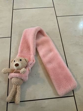 Rosa Kinderschal mit Teddybär, neuwertig & kuschelig!
