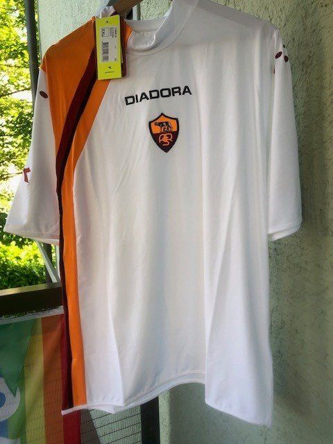 Kim Kardashian Wears Classic Nike PSG & Diadora AS Roma Kits - Footy