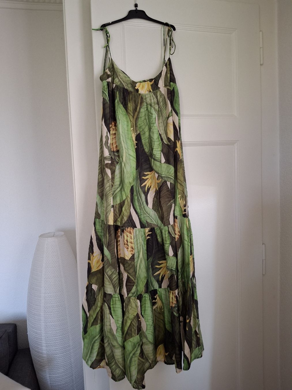 H&M Kleider: Robe tropicale S H&M en viscose  – Gebraucht aus Lausanne von Cognitia