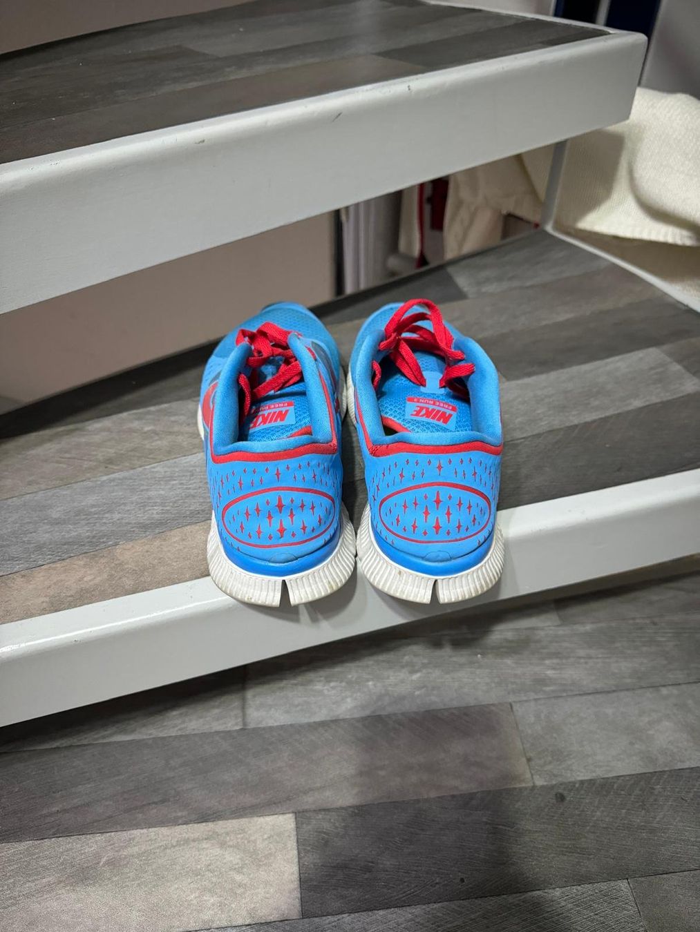 Nike Scarpe da uomo: Nike Schuhe blau / rot – Usato da Lupfig venduto da Pluribus 1