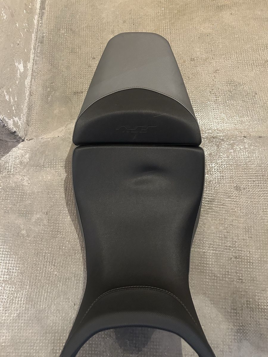 Honda Tutti i ricambio per moto: Honda nt1100 selles – Nuovo (secondo la descrizione) da Ecublens VD venduto da RodrigoFortunato249