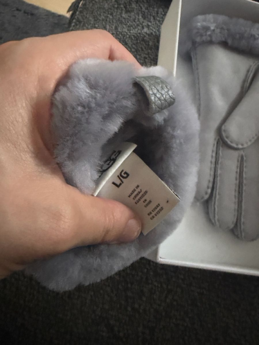 Ugg Guanti & manicotti: Ugg Handschuhe L – Nuovo e nell'imballaggio originale da Jona venduto da nik_bdd9 1