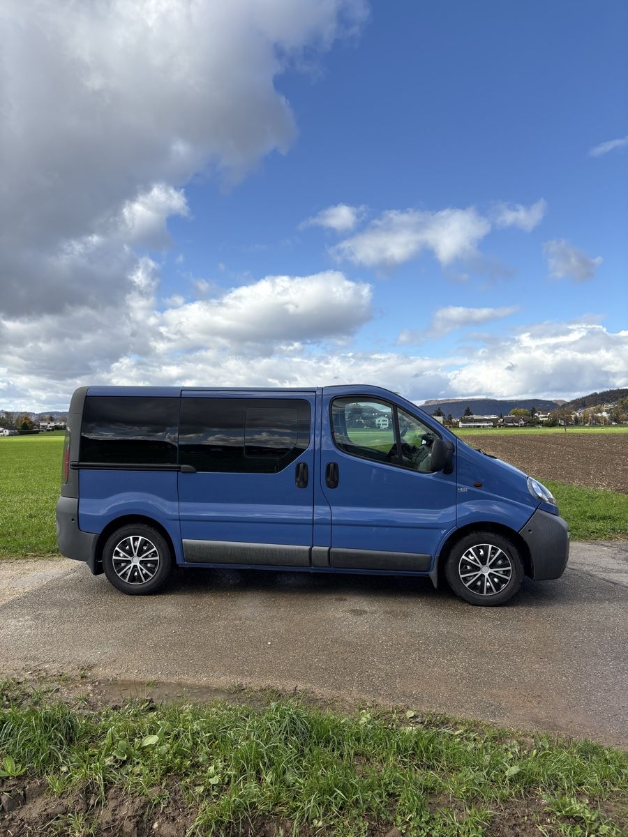 Opel Automobili: Opel Vivaro 9 Plätzer AUTOMAT – Usato da Zürich venduto da Jes_4 1