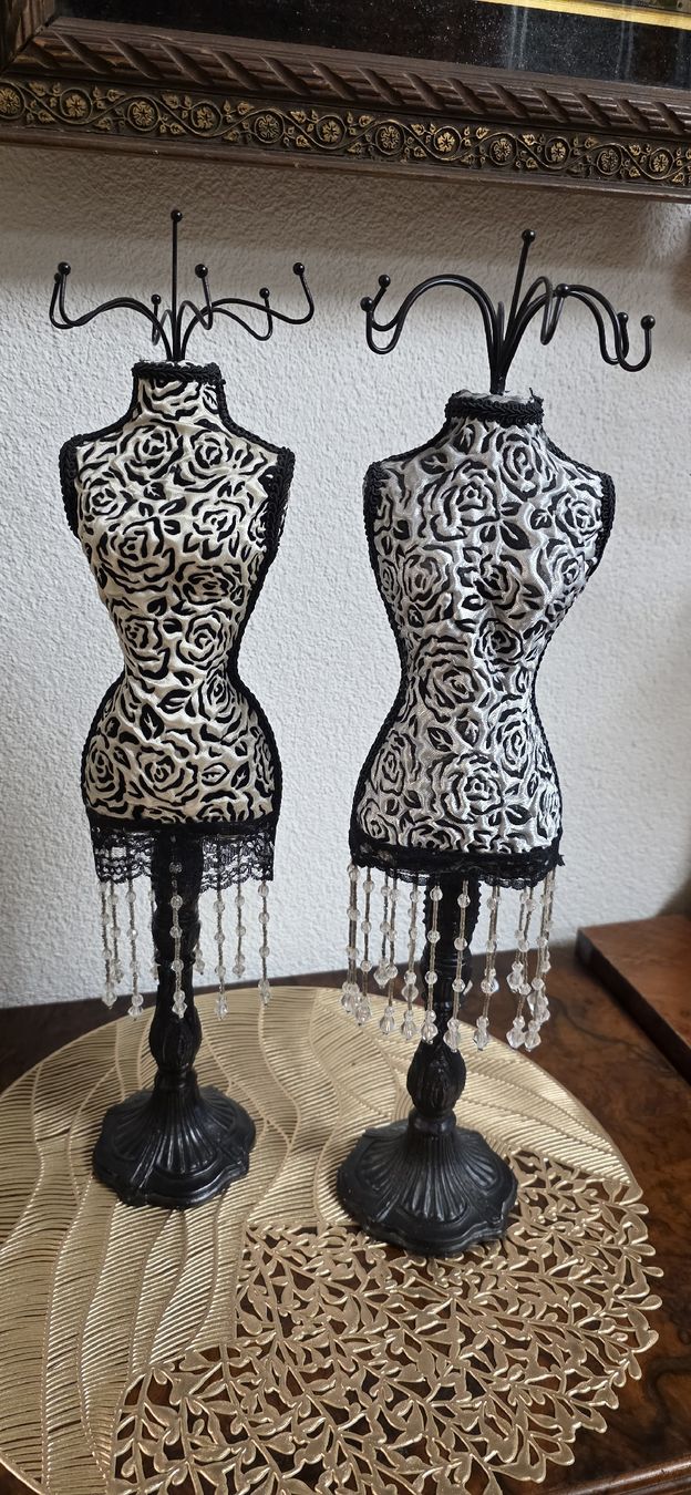 Tutte le decorazioni: 2 Stück Schmuckständer, Vintage – Usato da Kaufdorf venduto da Nati-Nati