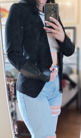 Schwarzer Blazer mit Leder-Details - Top Zustand!