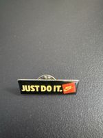 Nike Pin Anstecknadel Just Do It schwarz gebraucht