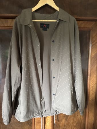 Veste Jordan marron avec logo taille L bon etat