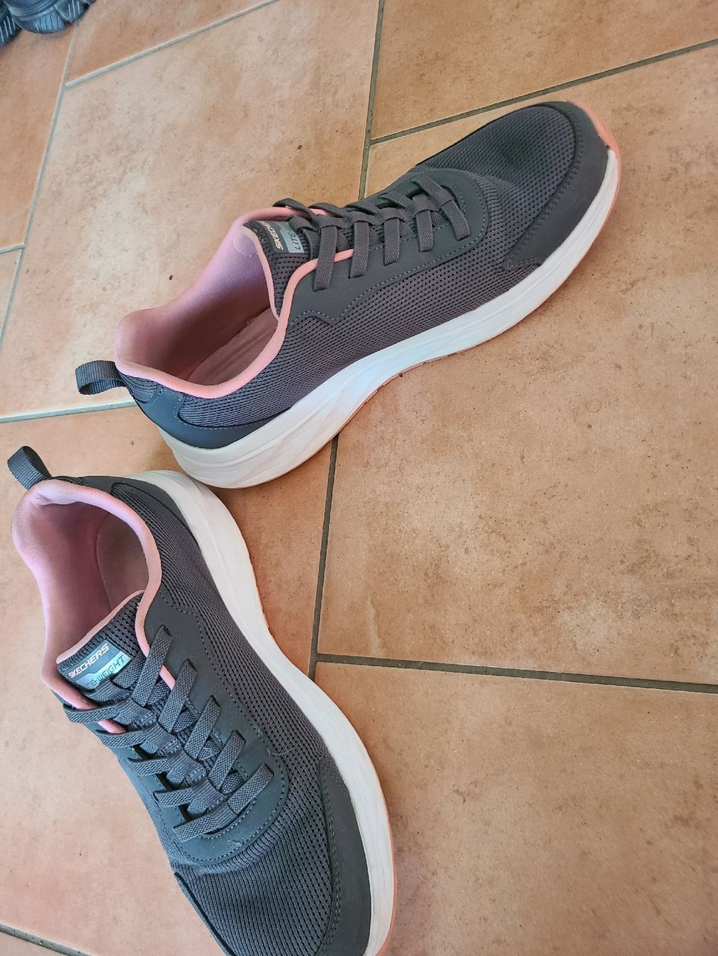 Skechers Scarpe da donna: Bequeme Damen Slechers Schuhe, gr 41 – Usato da Zihlschlacht venduto da Sun25 6