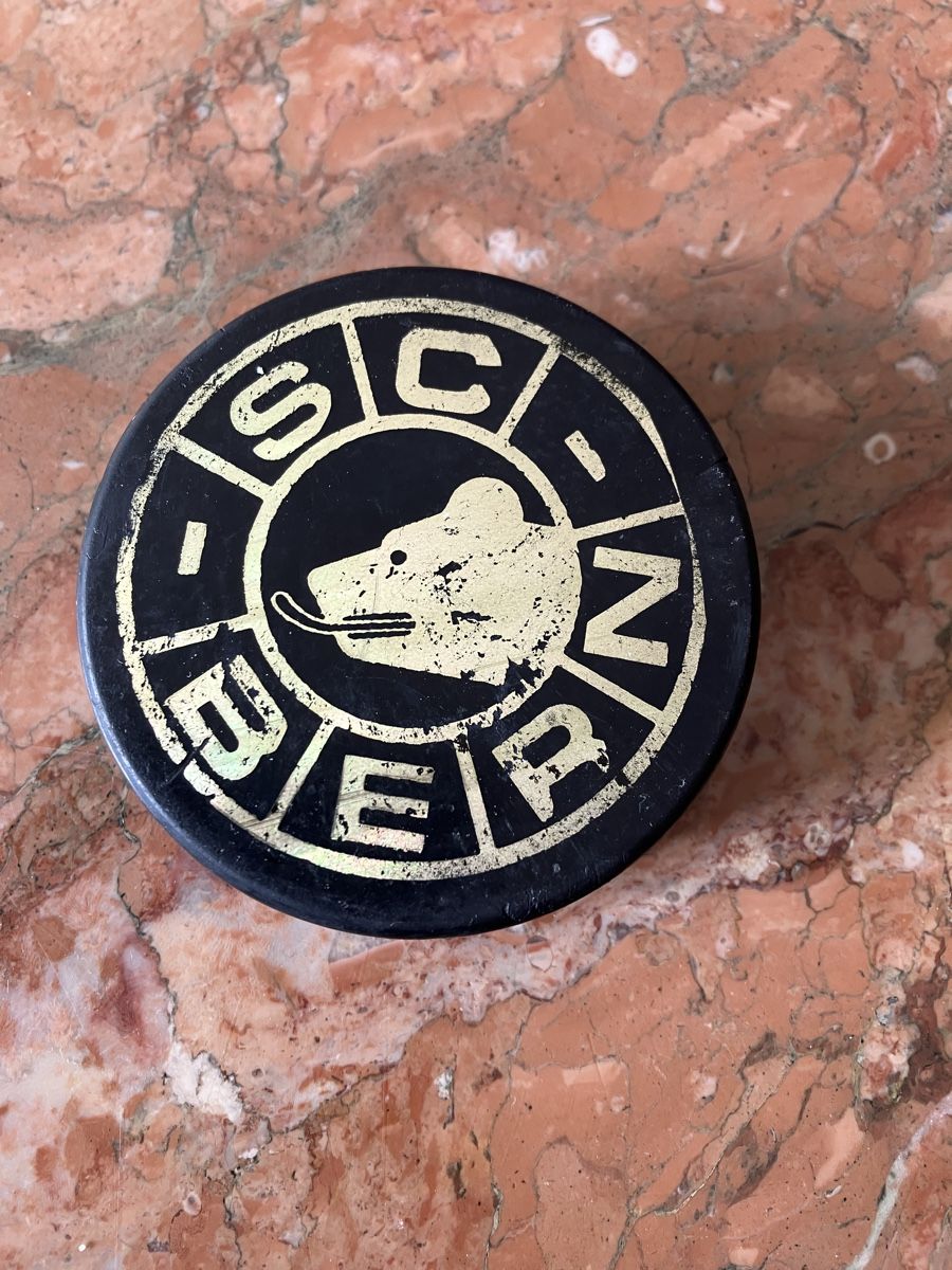 Bälle: Vintage Eishockey Puck SC Bern – Gebraucht aus Liebefeld von PoloLePoulpe 1