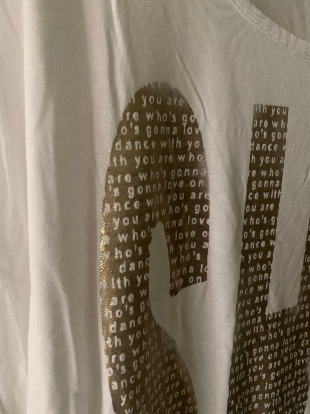 T-shirt: Shirt kurzarm weiss mit Goldaufdruck, XL oder L oversize – Usato da St. Gallen venduto da Miousch 2
