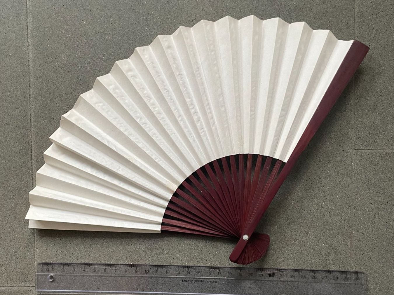 Tutte le decorazioni: Dekorative chinesische Fächer – Usato da Zofingen venduto da angito 2