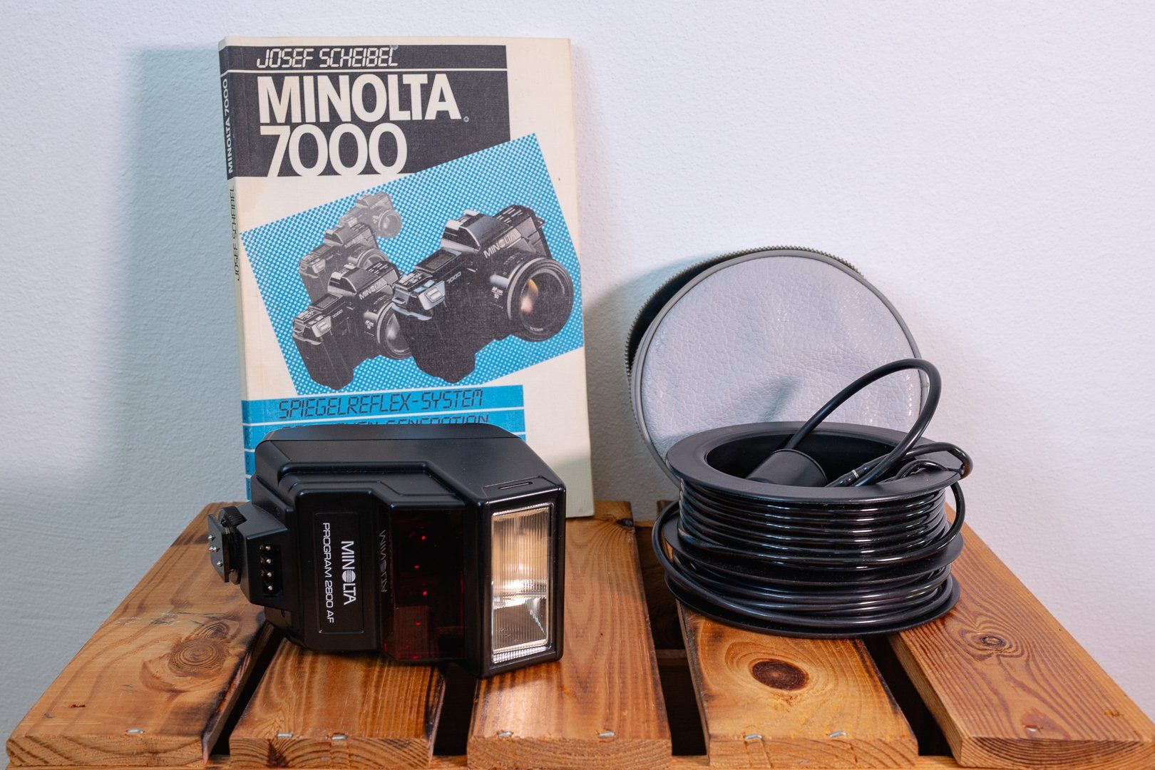 Minolta Fotocamera: Minolta 7000 AF + 3 Objektive + Zubehör – Usato da Tavannes venduto da F_PH 8