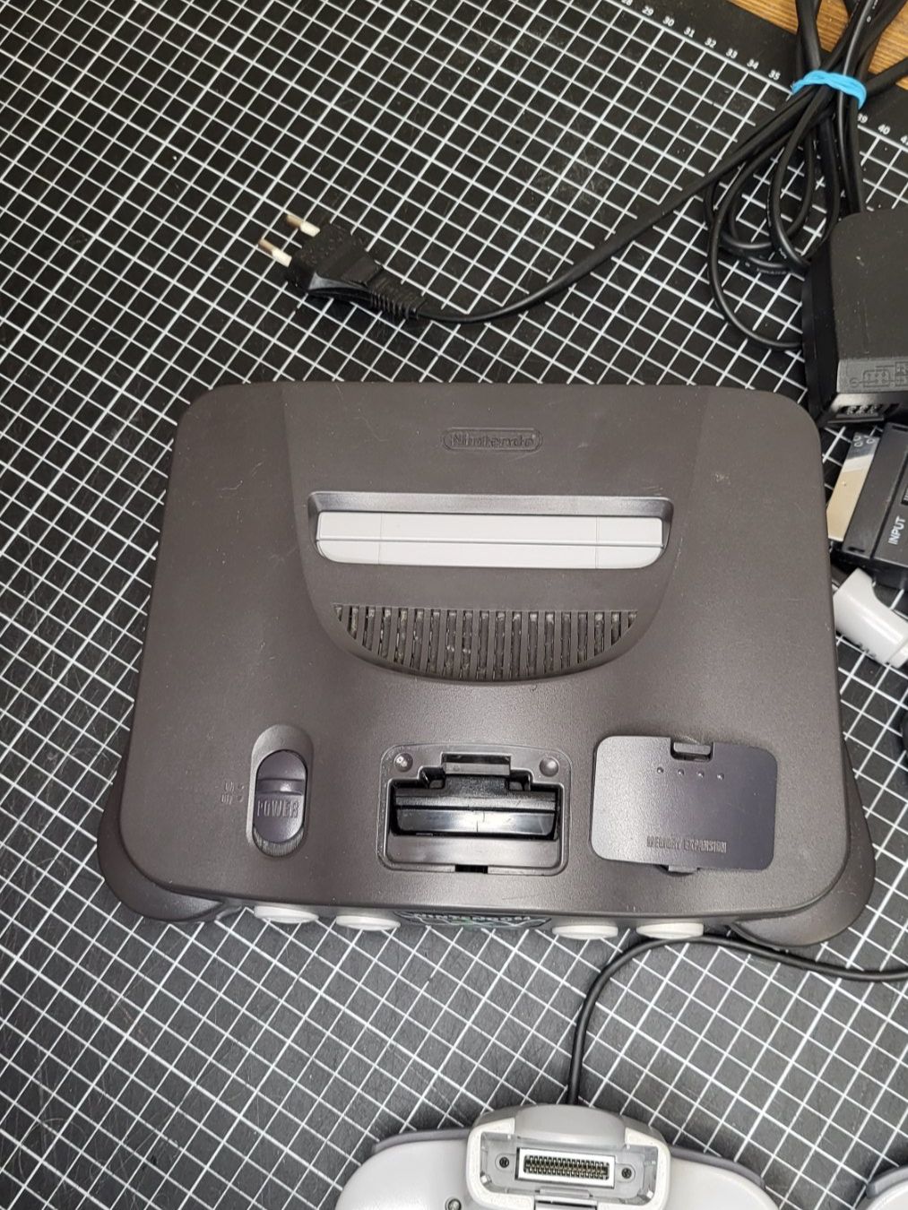Nintendo Console: Nintendo N64 mit 2 Controllern (Renewed) – Usato da Bern venduto da nic_x6gy 1