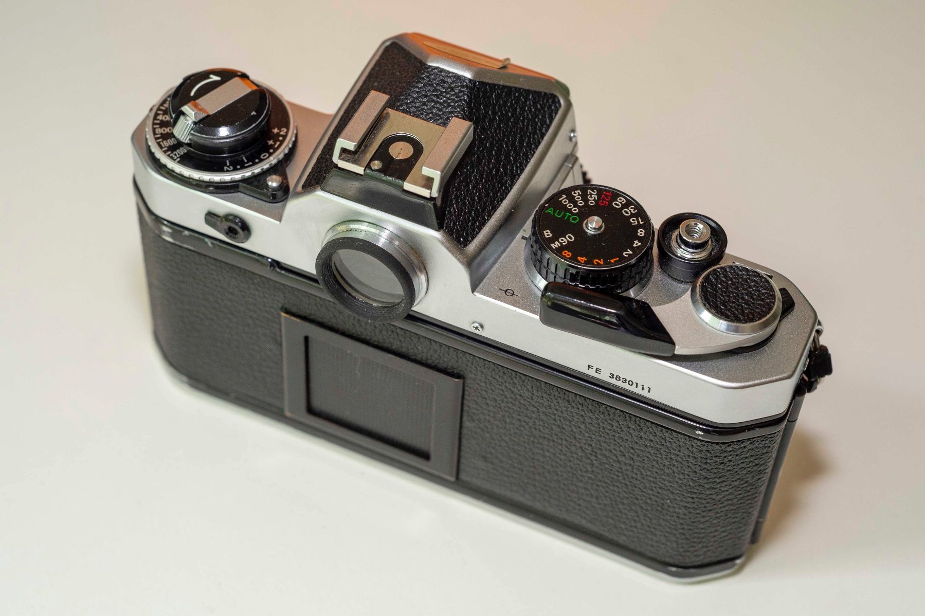 Nikon Fotocamera: Nikon FE - revidiert – Usato da Schwerzenbach venduto da floridan 3