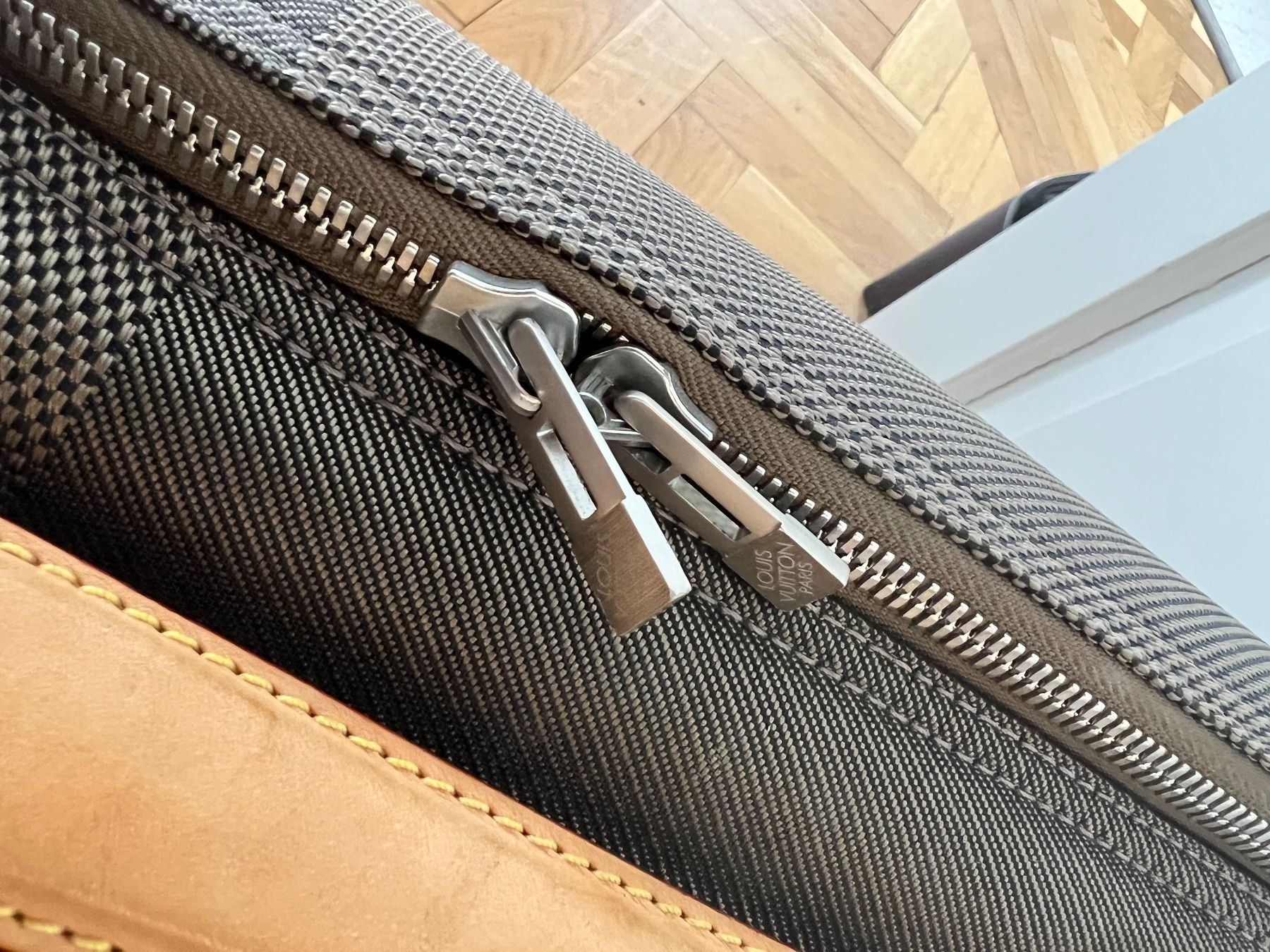 Louis Vuitton Valigie: Original Vuitton Koffer Damier Geant Conquerant 65 Terre – Usato da Luzern venduto da flixmaus 3