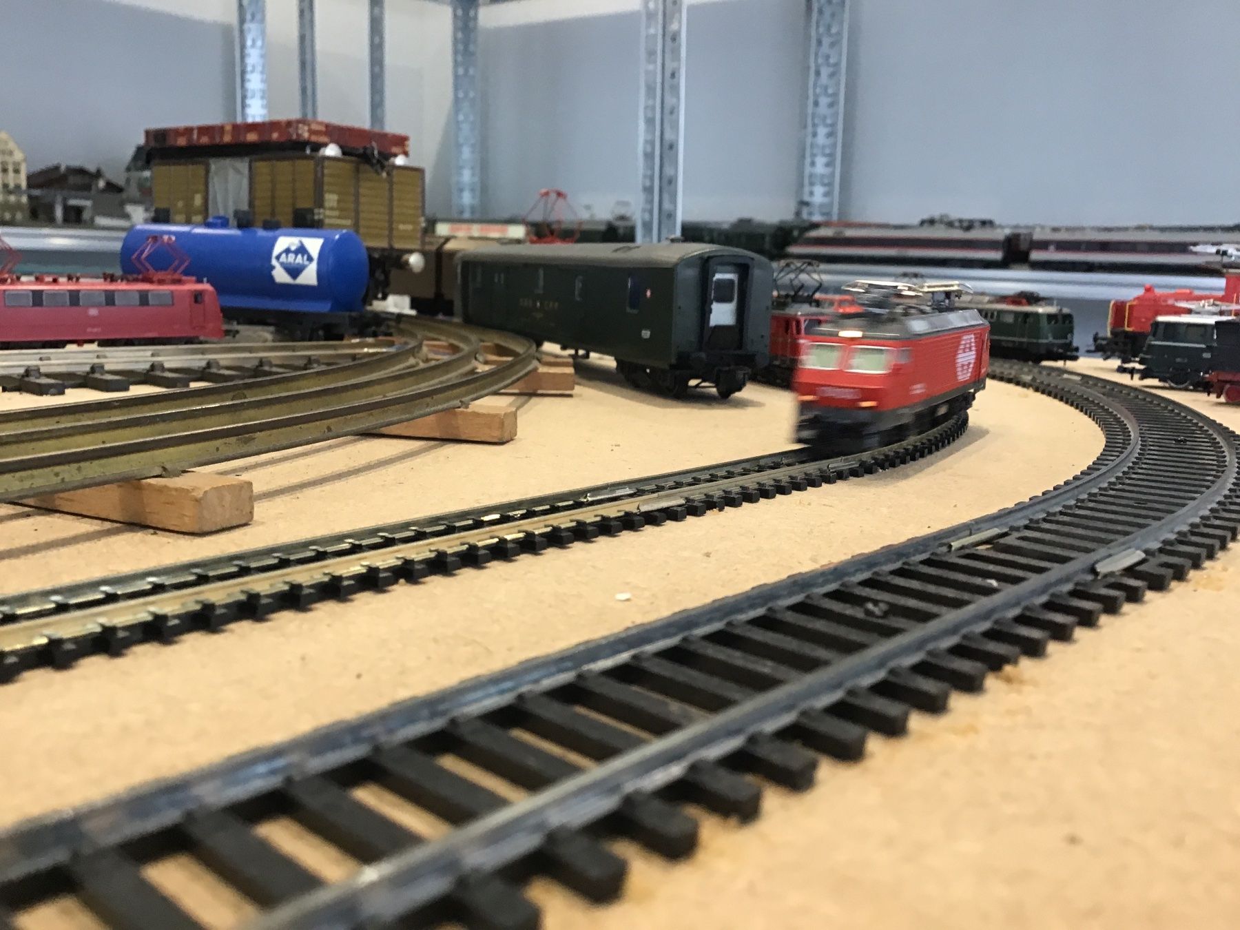 Roco Modellini di ferrovie: SBB CFF FFS RE4/4 IV 10103, rot, ROCO – Usato da Männedorf venduto da Modell-Spezialisten 1